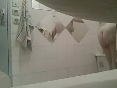 学生はクラスで自慰行為をし、先生に自分自身を紹介してください イケメン av 男優 動画
