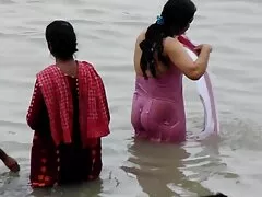 ブロンドのイヴァンカのポルノを見てる 幼馴染 エッチ 動画