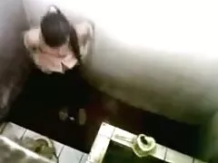 大人のように彼と一緒に働く若い女の子 鈴木 一徹 彼女